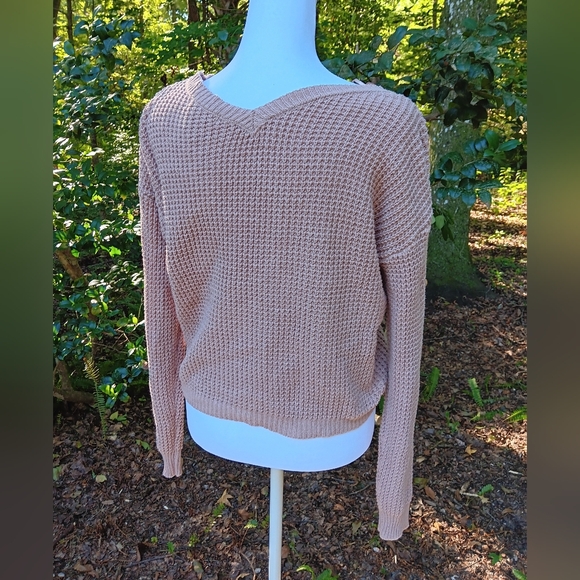Waffle knit drawstring sweater - Picture 7 of 9